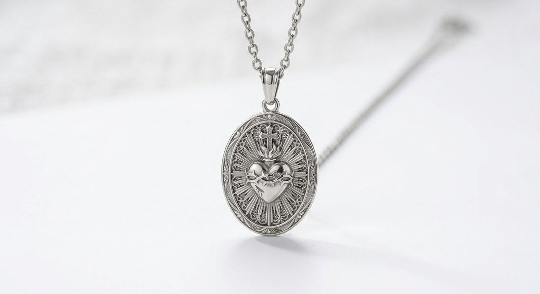 Collar del Sagrado Corazón de Jesús: significado y cómo llevarlo con devoción