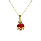 Collar Sagrado Corazón de Jesús con circonia roja, corazón de cristal rojo con corona de espinas, llama y cruz – vista completa sobre fondo blanco