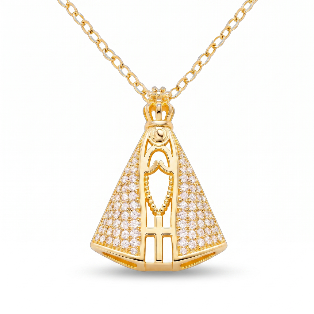 Collar de la Virgen María con pavé de circonias en dorado – vista completa sobre fondo blanco