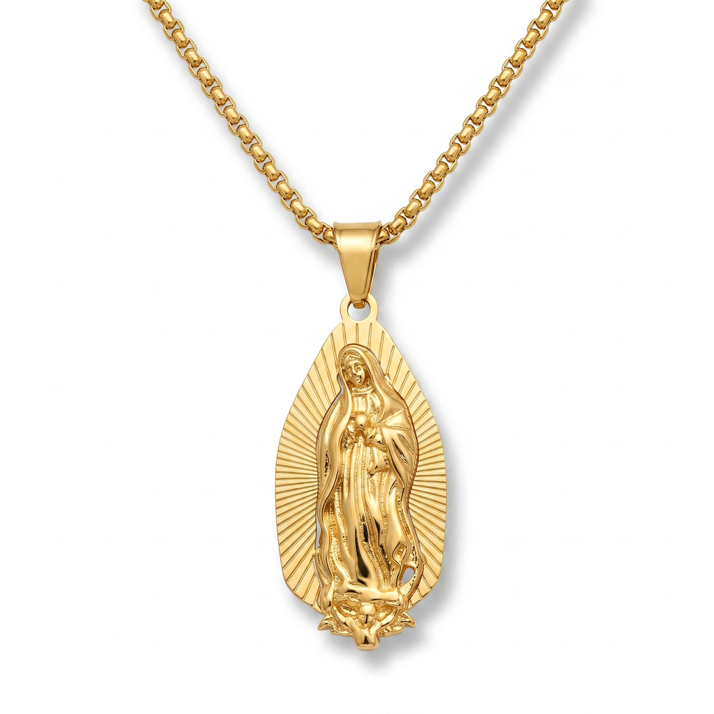 Collar Virgen de Guadalupe en forma de gota, relieve dorado con borde de rayos – vista completa sobre fondo blanco