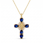 Collar Cruz de la Virgen de Guadalupe con circonias, cruz de cristales gota con medalla mariana – vista completa sobre fondo blanco