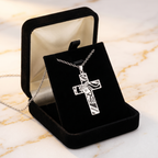 Collar de Cruz de acero inoxidable con corona de espinas y silueta de Jesús – en caja de terciopelo