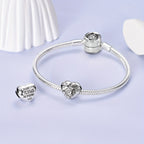 Cordero de Dios - Dije de Plata 925 — detalle de plata de ley 925 de cerca