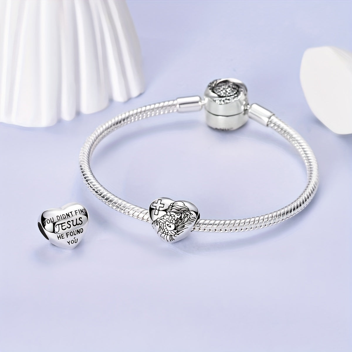 Cordero de Dios - Dije de Plata 925 — detalle de plata de ley 925 de cerca