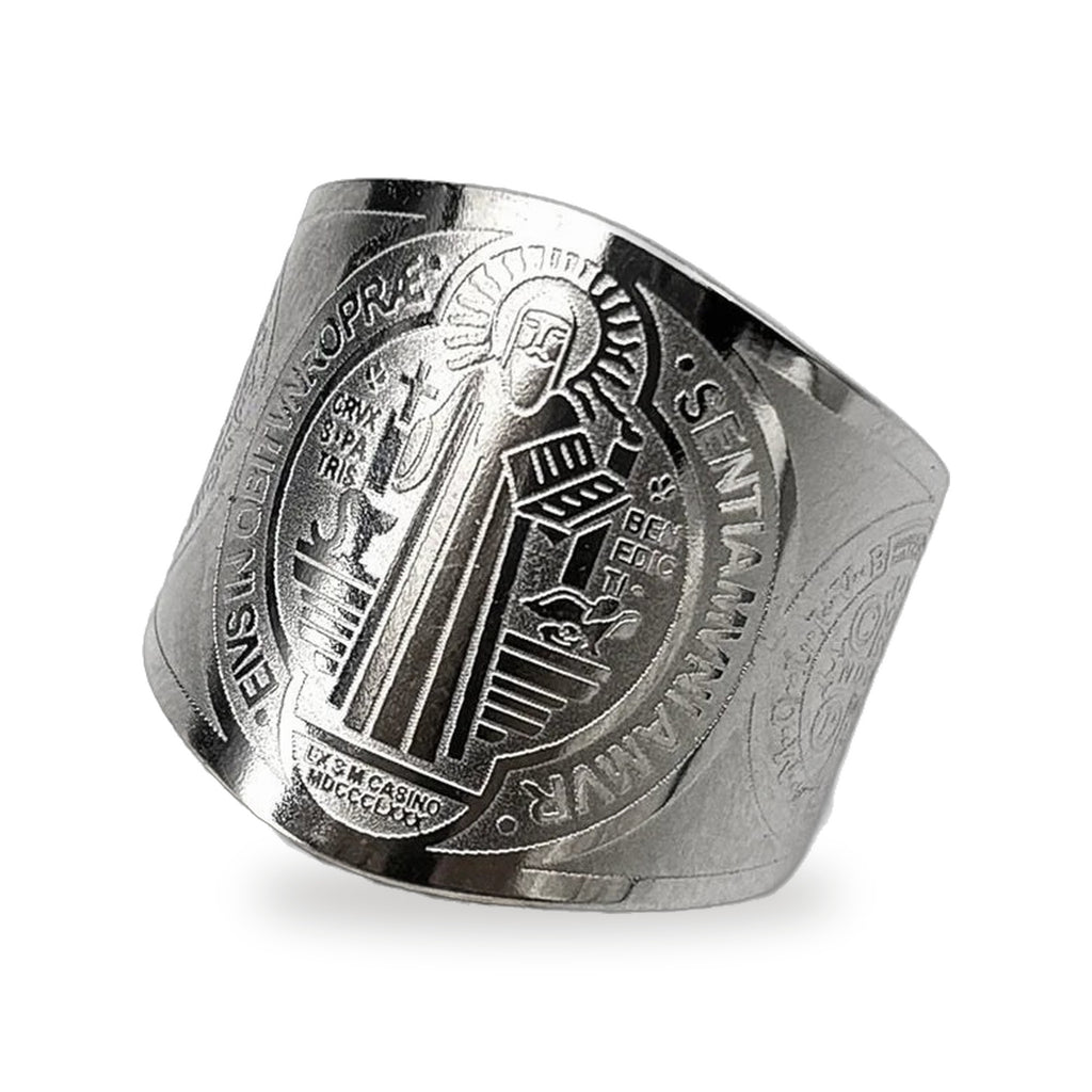 Anillo ajustable de San Benito en plateado — vista completa