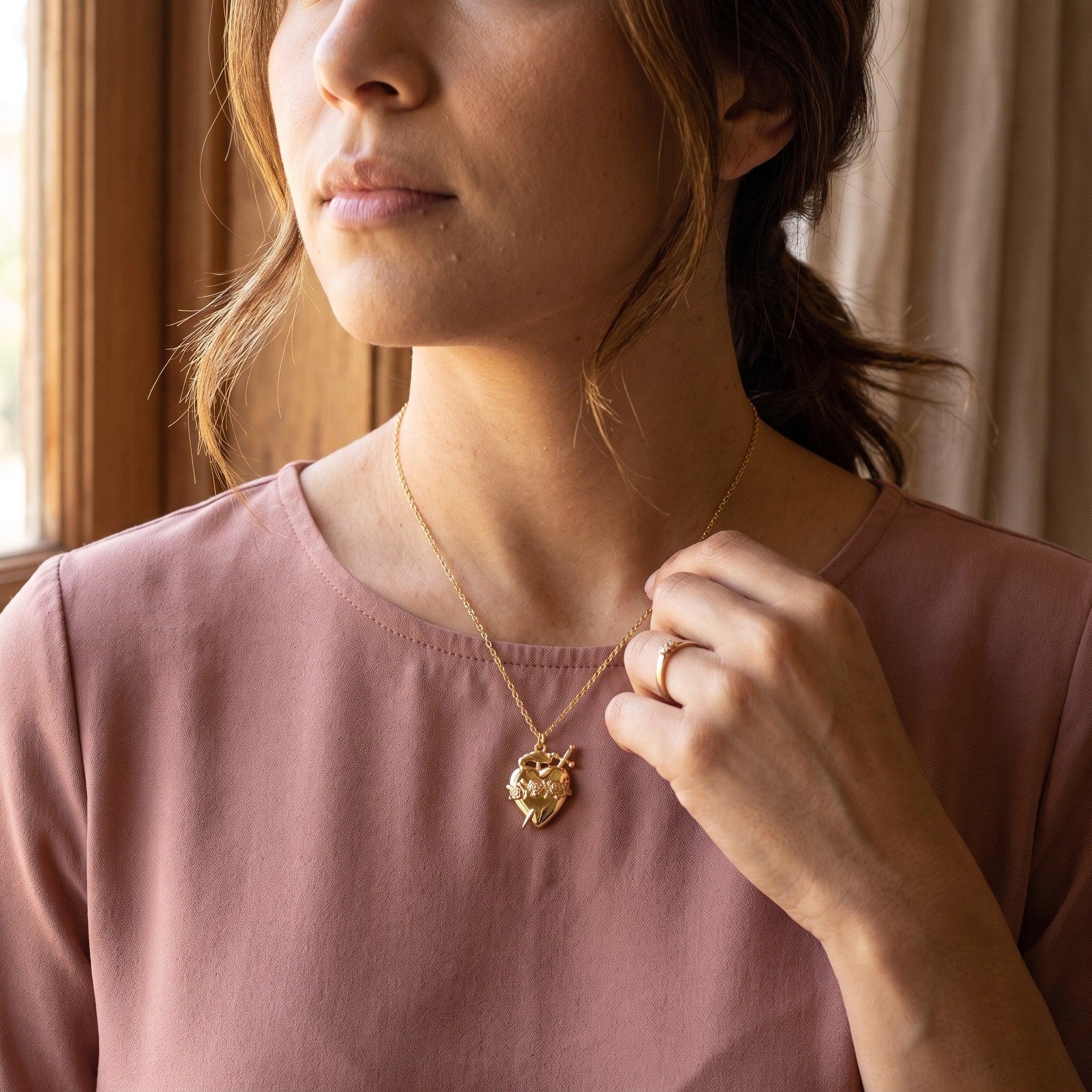 Collar del Inmaculado Corazón de María en dorado, para uso diario