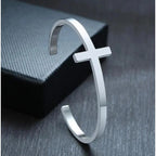 Brazalete de Cruz de Acero Inoxidable: Simbolo de Fe y Proteccion — accesorio de fe y devocion