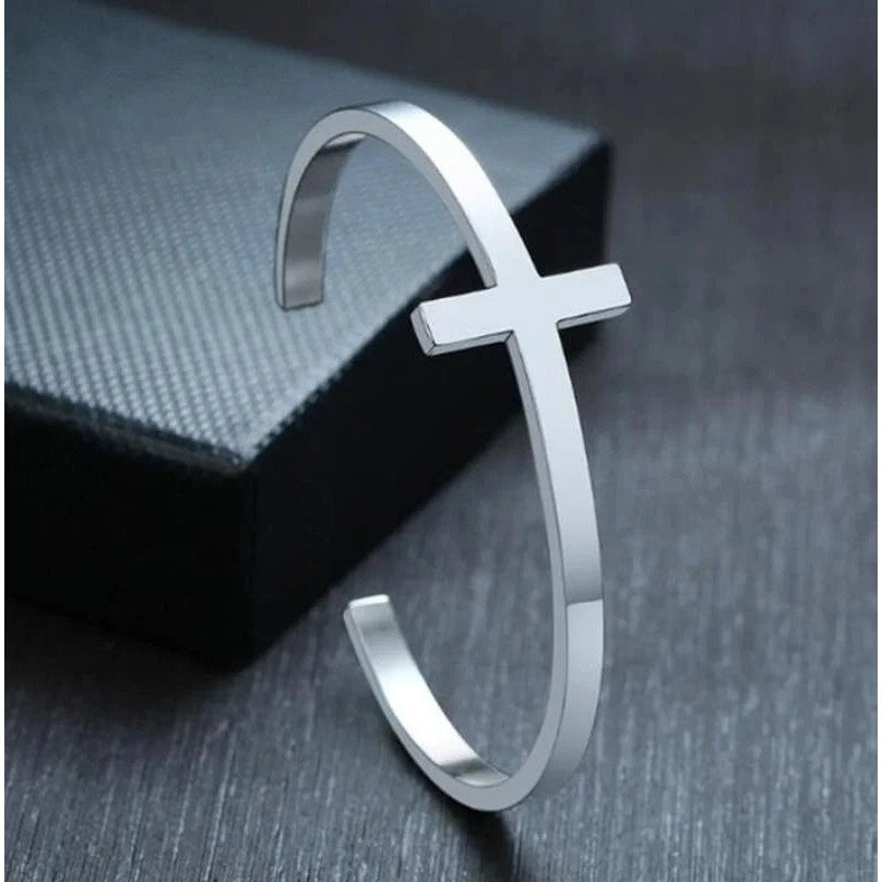 Brazalete de Cruz de Acero Inoxidable: Simbolo de Fe y Proteccion — accesorio de fe y devocion