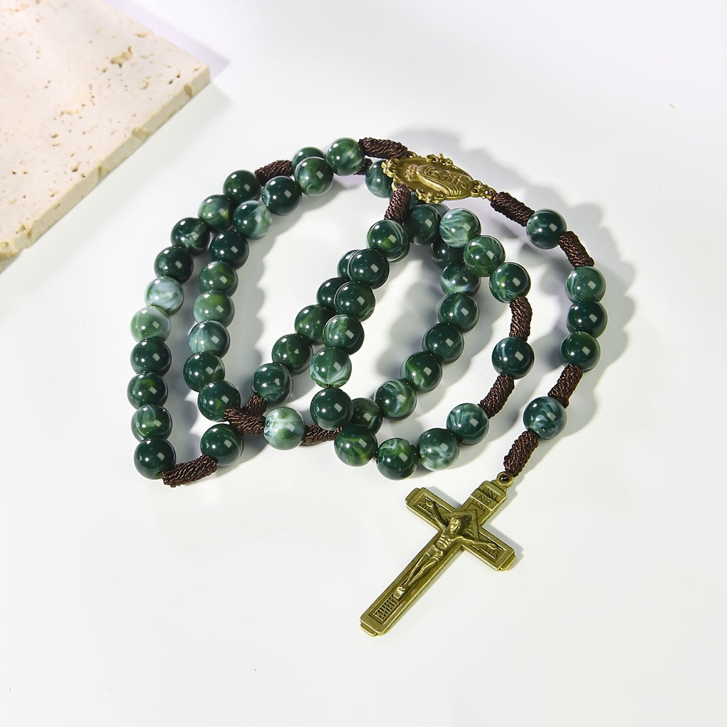 Rosario verde oscuro con cruz dorada — regalo religioso para hombre