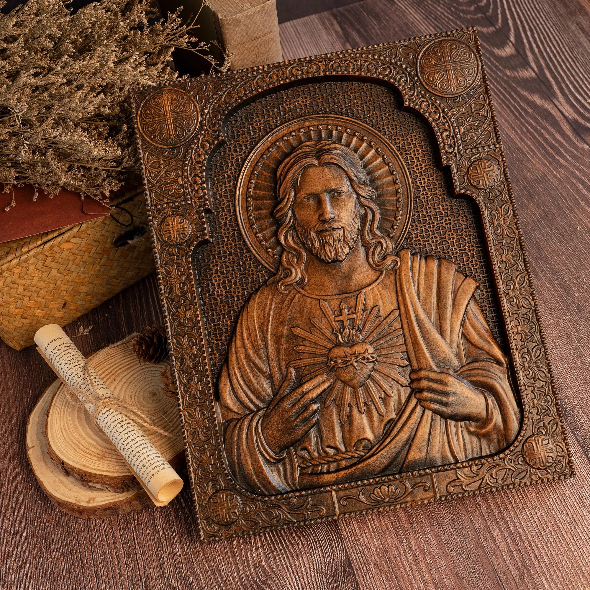 Detalle del cierre y cadena — Icono del Sagrado Corazon de Jesus en Madera