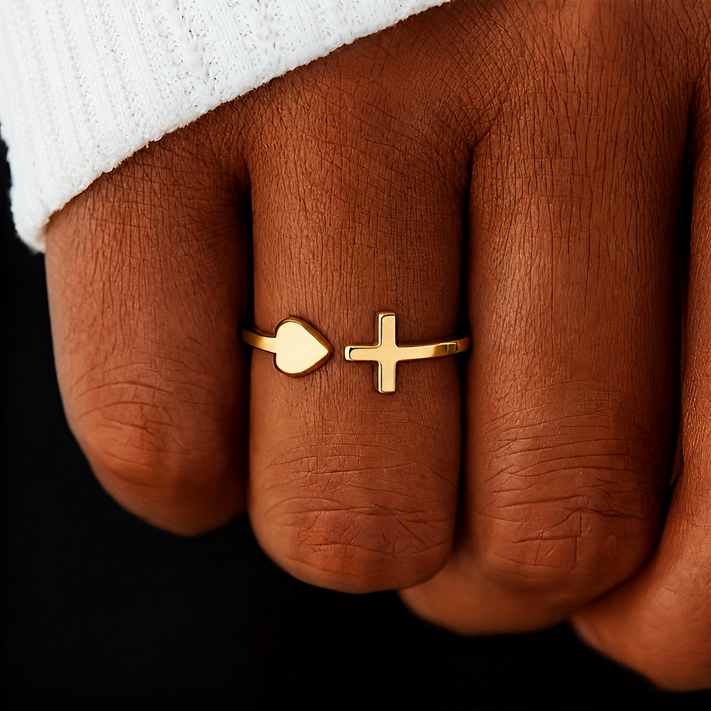 Anillo Cruz Minimalista - Acero Inoxidable con Bano Dorado — accesorio de fe y devocion