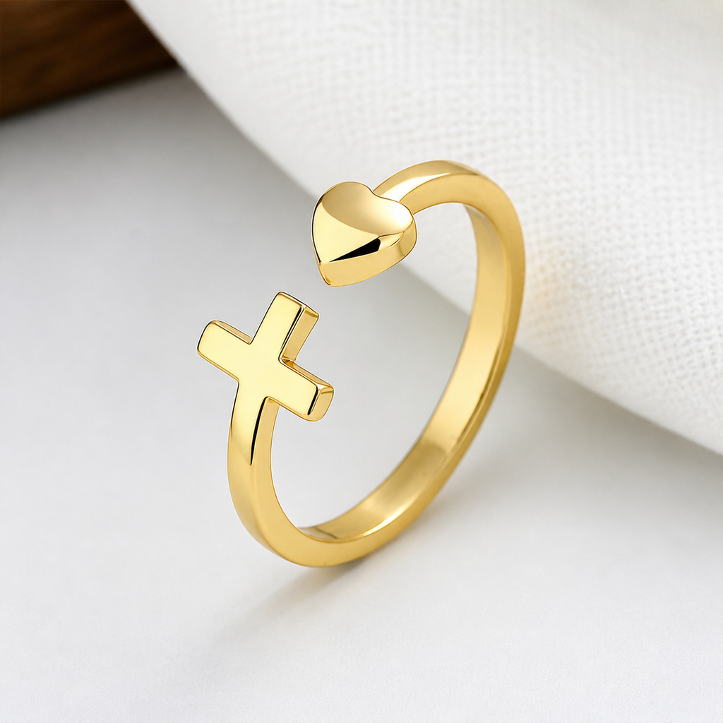 Anillo Cruz Minimalista - Acero Inoxidable con Bano Dorado — detalle de acero inoxidable de cerca