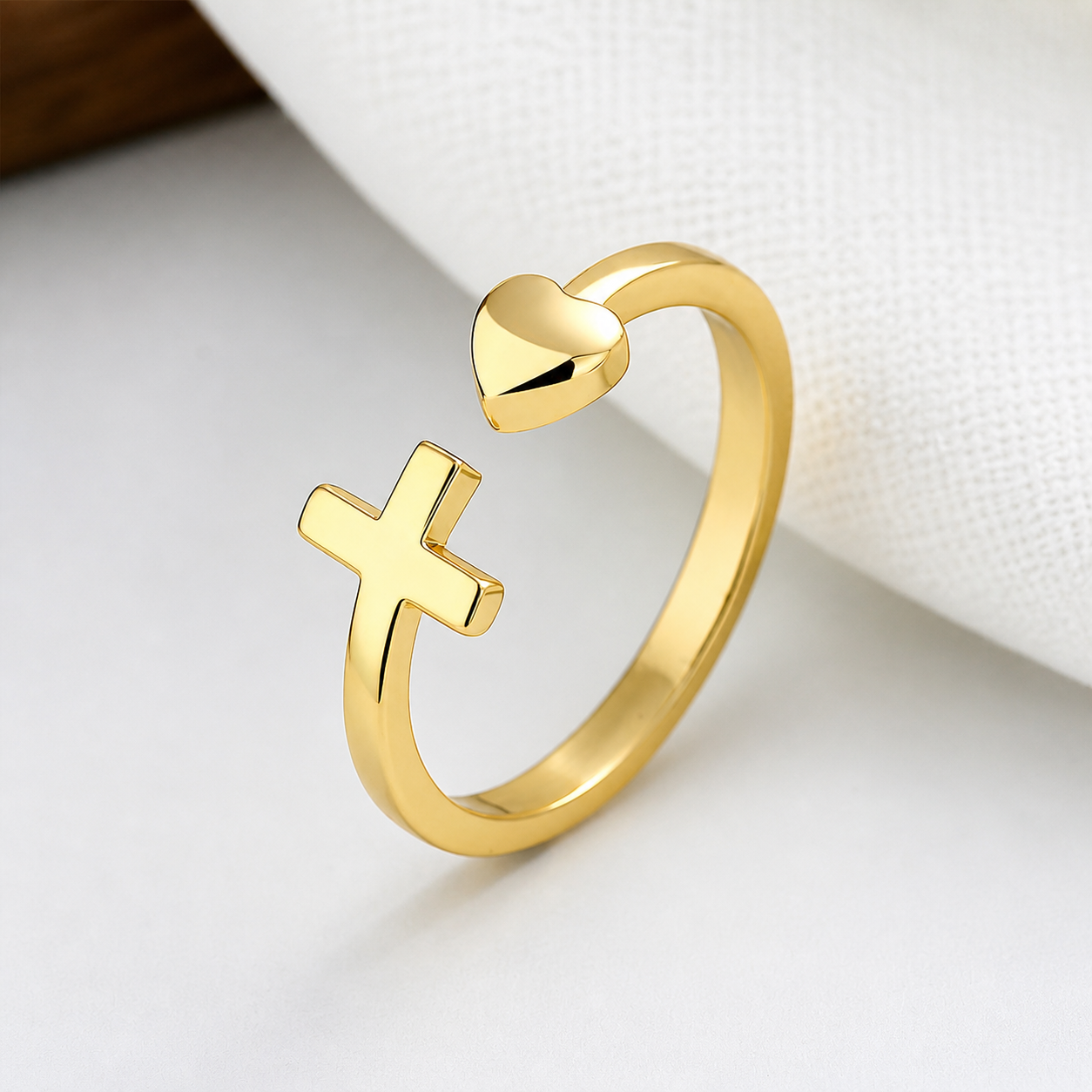 Anillo Cruz Minimalista - Acero Inoxidable con Bano Dorado — vista completa del producto