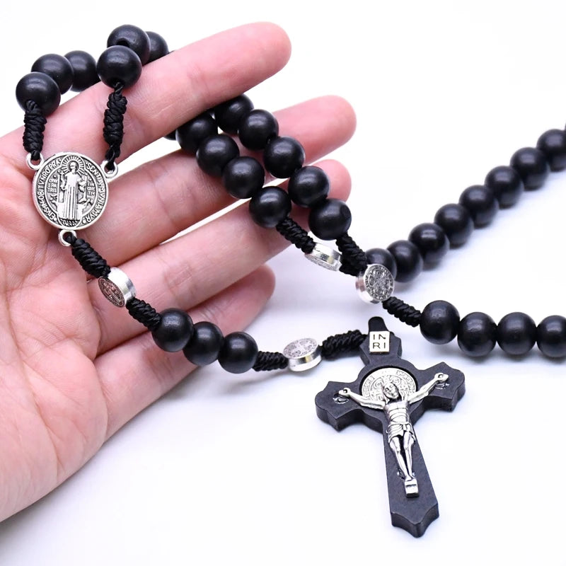 QIGO-collares con colgante de Rosario de Cruz Negra antigua de madera religiosa, collar de cuentas de Jesús, San Benito, joyería para hombres y mujeres