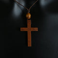 Collar de Cruz de Madera Natural: Simbolo de Fe y Proteccion — pieza artesanal devocional