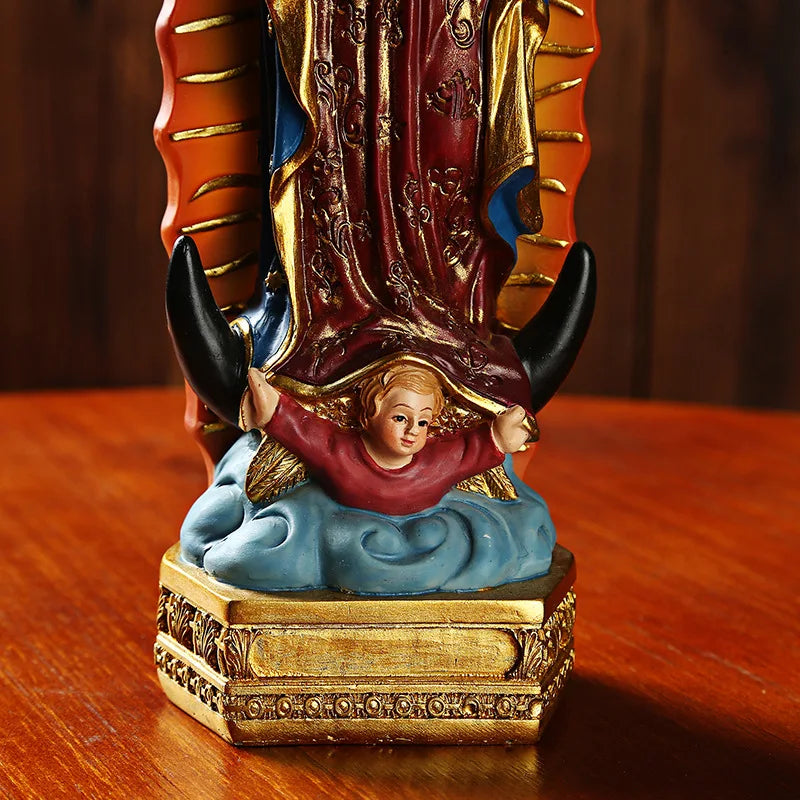Detalle del escultura — Escultura de Nuestra Senora de Guadalupe - Patrona de Mexico