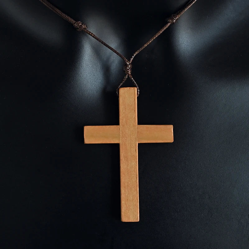 Cruz del Collar de Cruz de Madera Natural: Simbolo de Fe y Proteccion — simbolo de fe en detalle