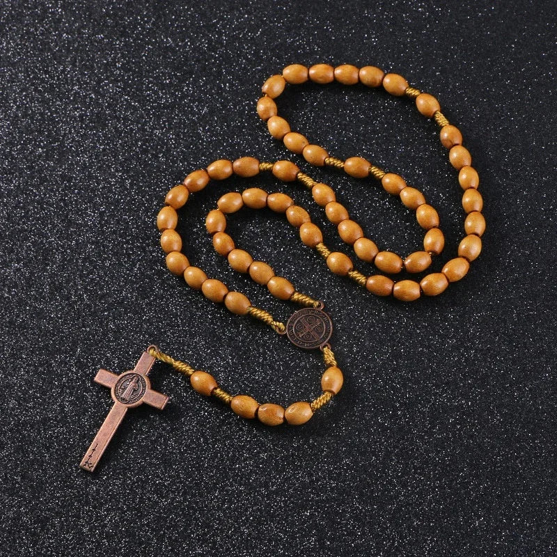 Rosario de Madera con Medalla de San Benito
