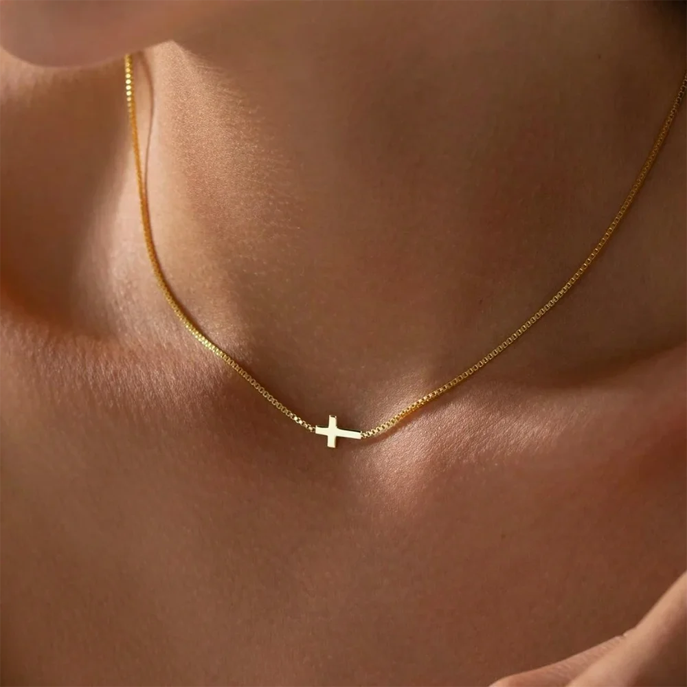 Collar de Mini Cruz en Acero Inoxidable