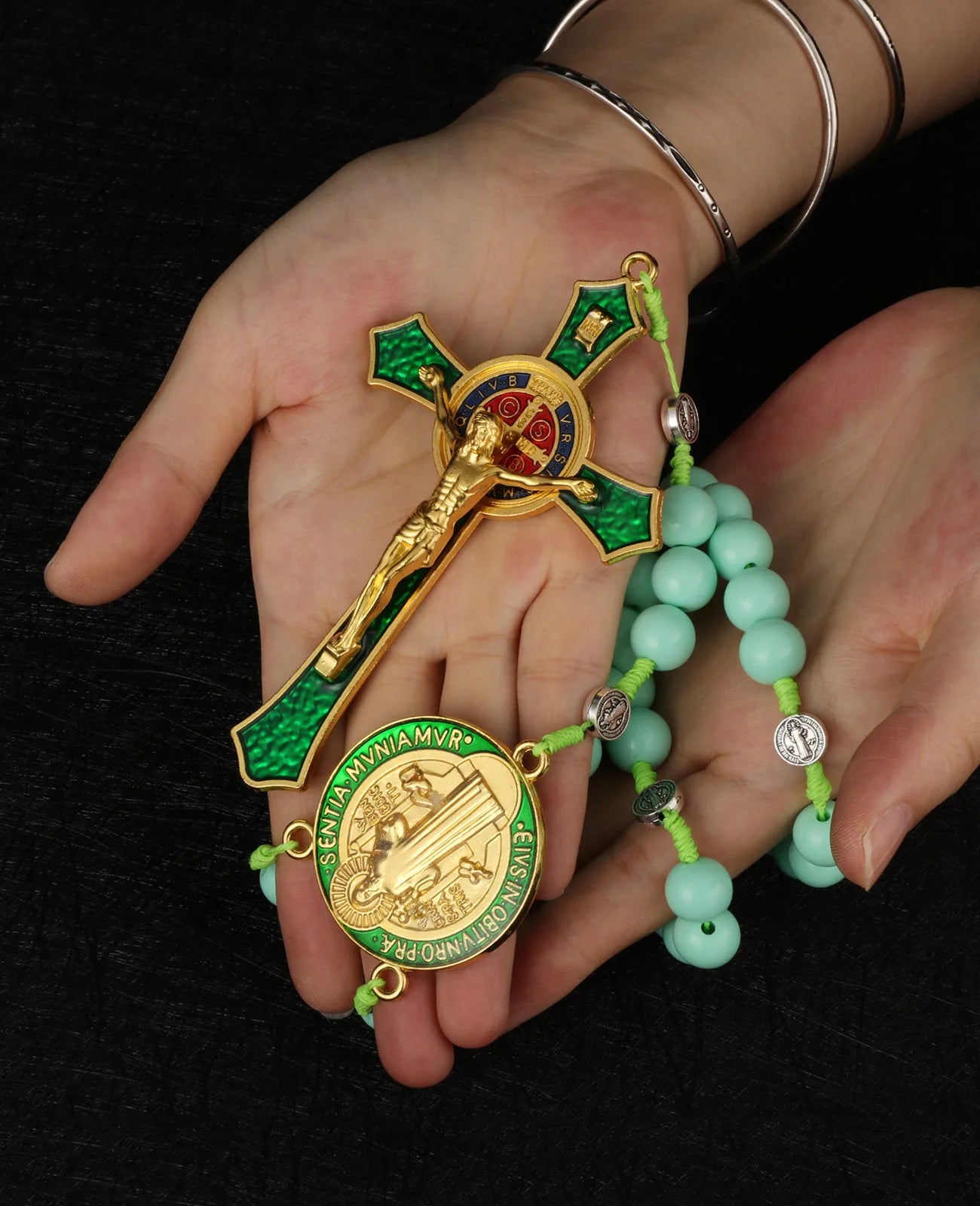 Rosario San Benito Multicolor – Cruz y Medalla Tradicional