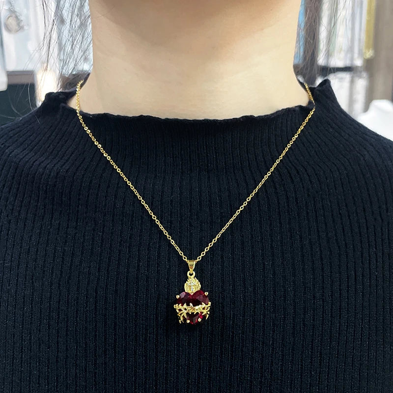 Collar Sagrado Corazón de Jesús con Circonia Roja