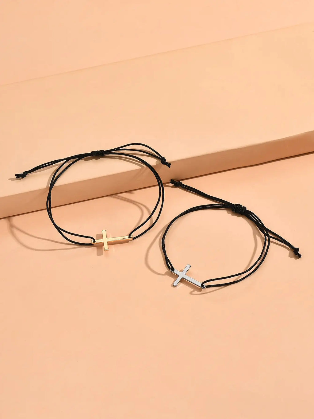 Pulseras de Fe y Amor · Conjunto Minimalista — pulsera devocional en uso