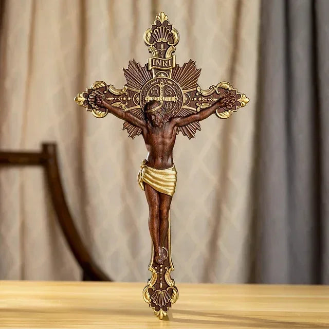 Medalla de San Benito en Cruz de San Benito en Madera - Simbolo de Fe y Tradicion — devocion grabada en detalle