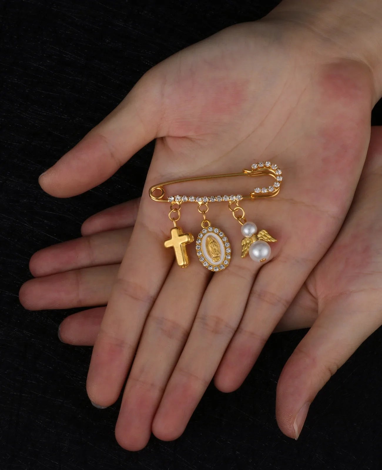 Broche Nuestra Señora de Guadalupe – Luz, Fe y Elegancia