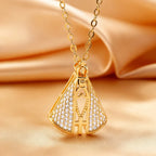 Detalle del collar devocional — Collar de la Virgen Maria - Colgante con Circonias en Dorado