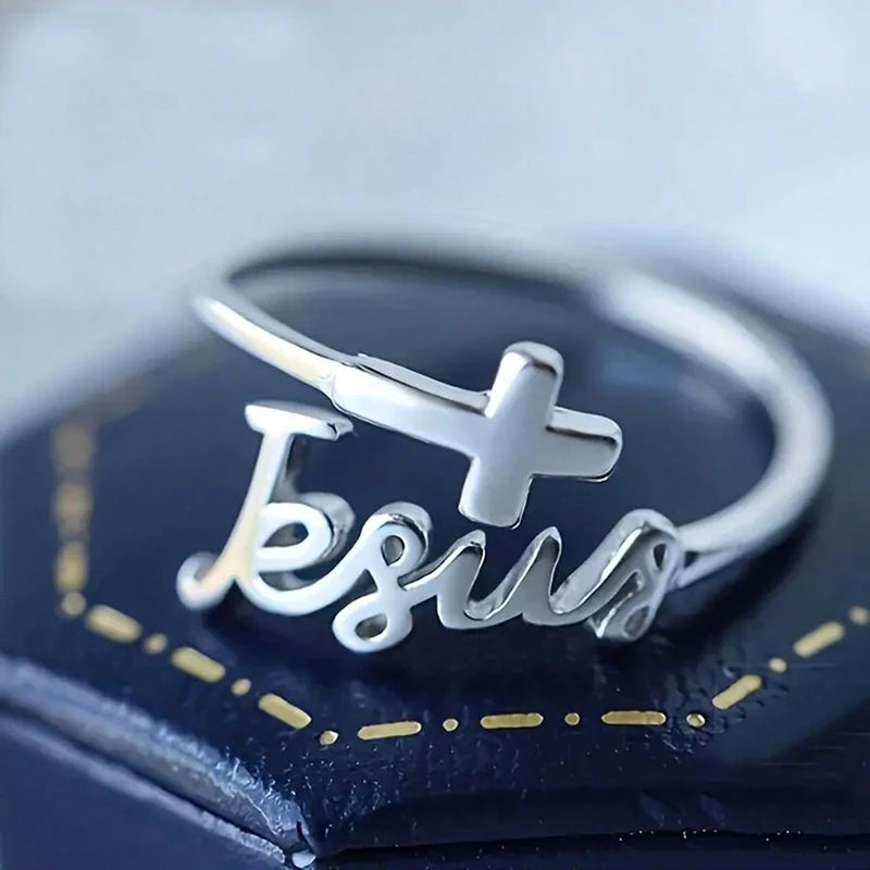 Anillo Ajustable de Fe con Cruz y Nombre de Jesús – Acabado en Plata
