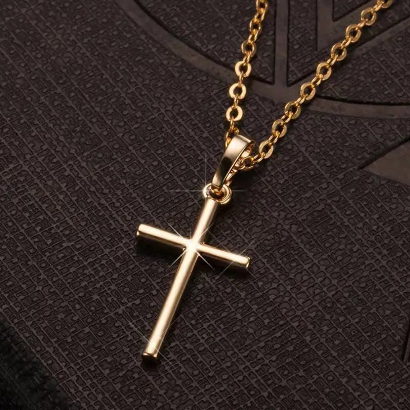 Collar Cruz Sencilla - Simbolo de Fe en Dorado o Plateado — collar devocional devocional en uso