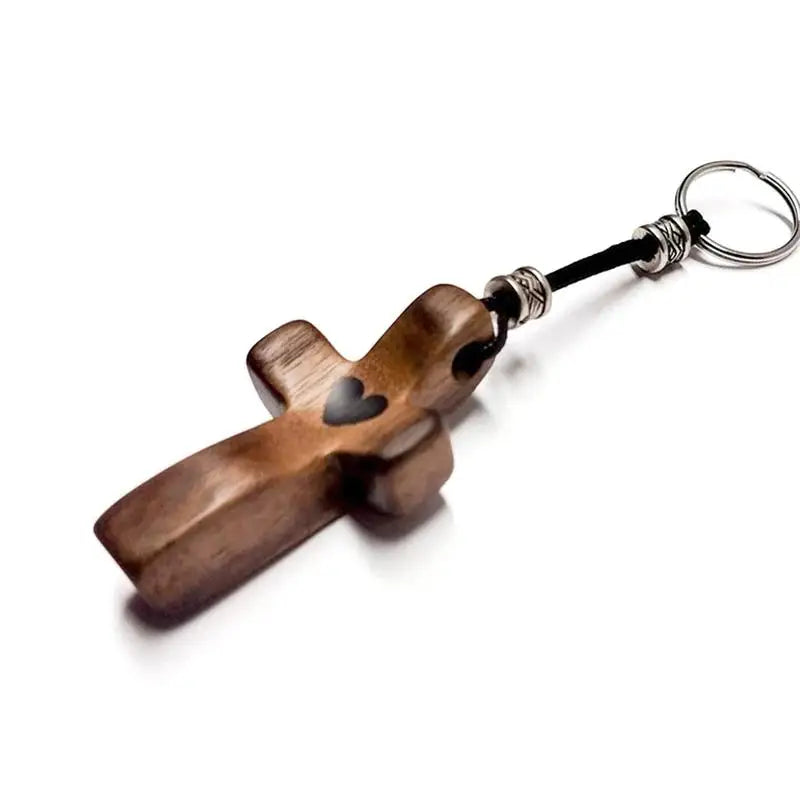Llavero de Cruz de Madera con Corazón