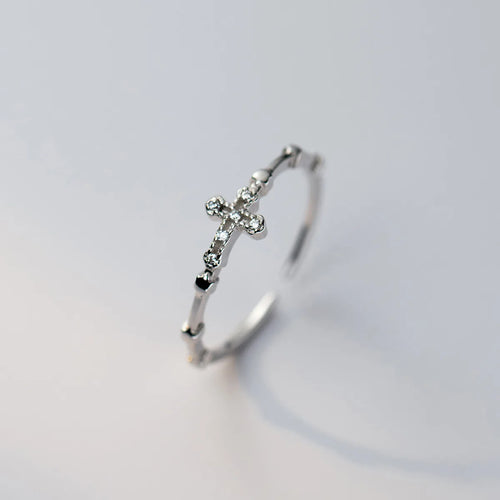 Anillo ajustable de cruz con circonias en plata 925 — vista completa