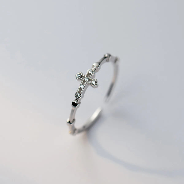 Anillo ajustable de cruz con circonias en plata 925 — vista completa
