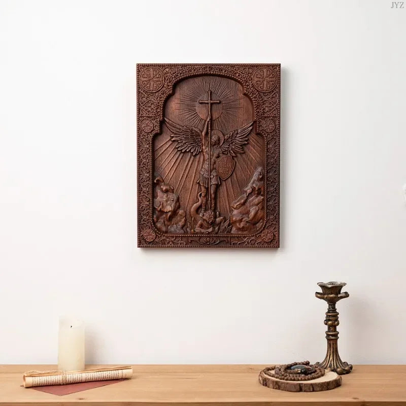 Icono de San Miguel Arcangel en Madera - Arte Sacra con Detall... en mano — icono sacro de madera devocional