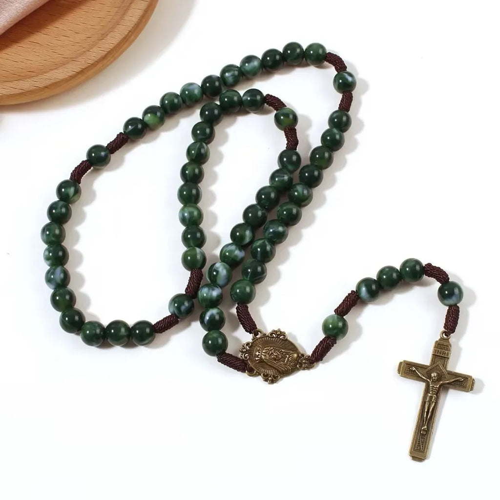 Rosario de Piedra Verde con Crucifijo de Bronce