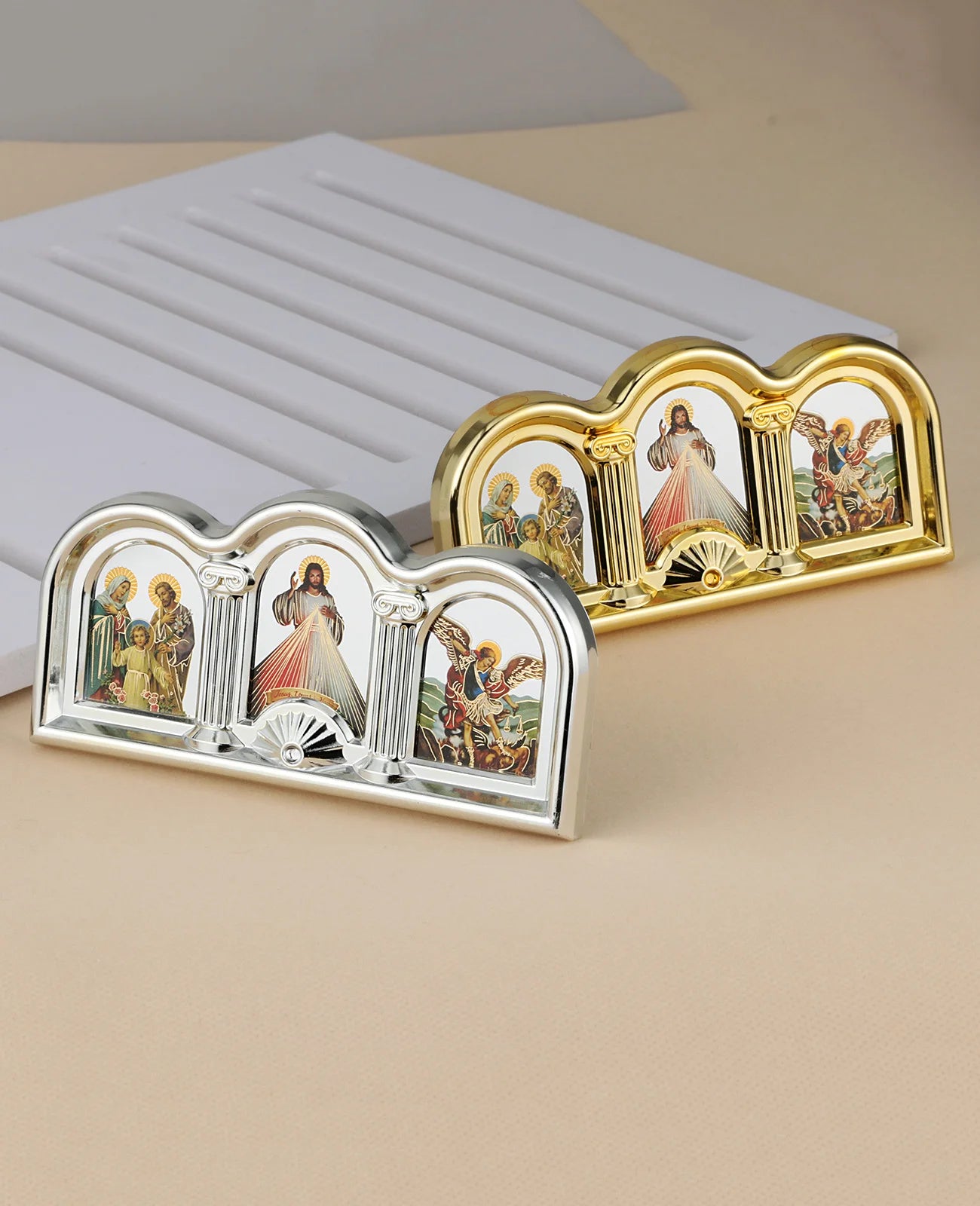 Marco de imagen de Jesús Cristo de la misericordia divina católica, pegatina de iconos tríptico de San Miguel de la Sagrada Familia, oración de mesa, decoración de iglesia para el hogar