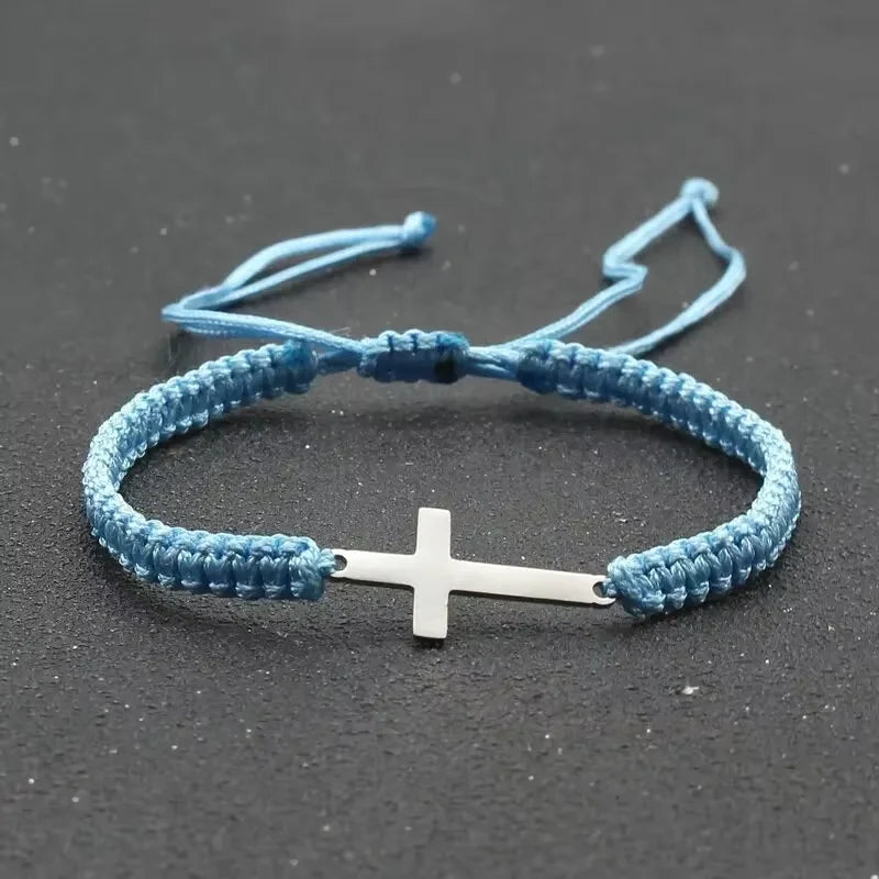Pulsera de Cuerda con Cruz · Acero Inoxidable — presentacion de regalo devocional