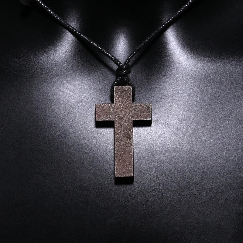 Collar de Cruz de Madera Natural: Simbolo de Fe y Proteccion — madera, hipoalergenico y duradero