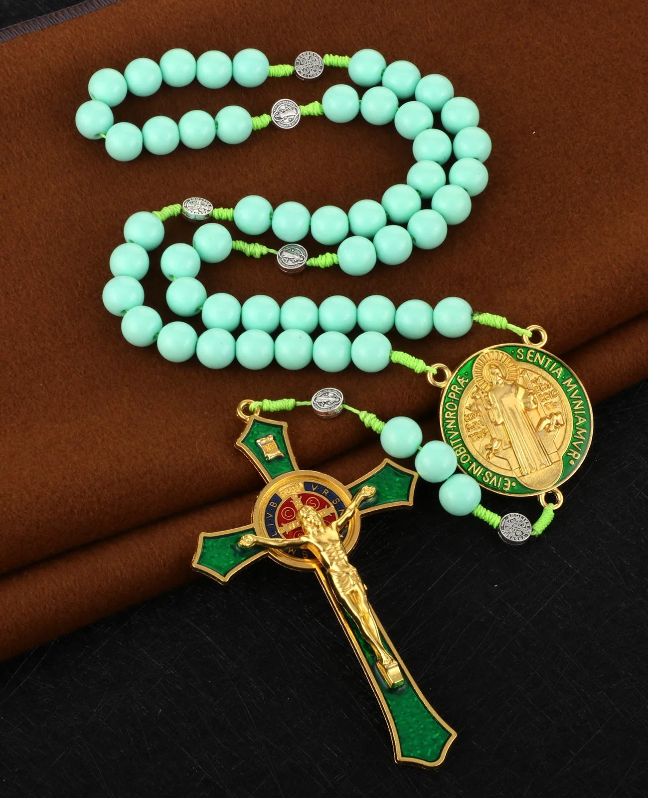 Rosario San Benito Multicolor – Cruz y Medalla Tradicional