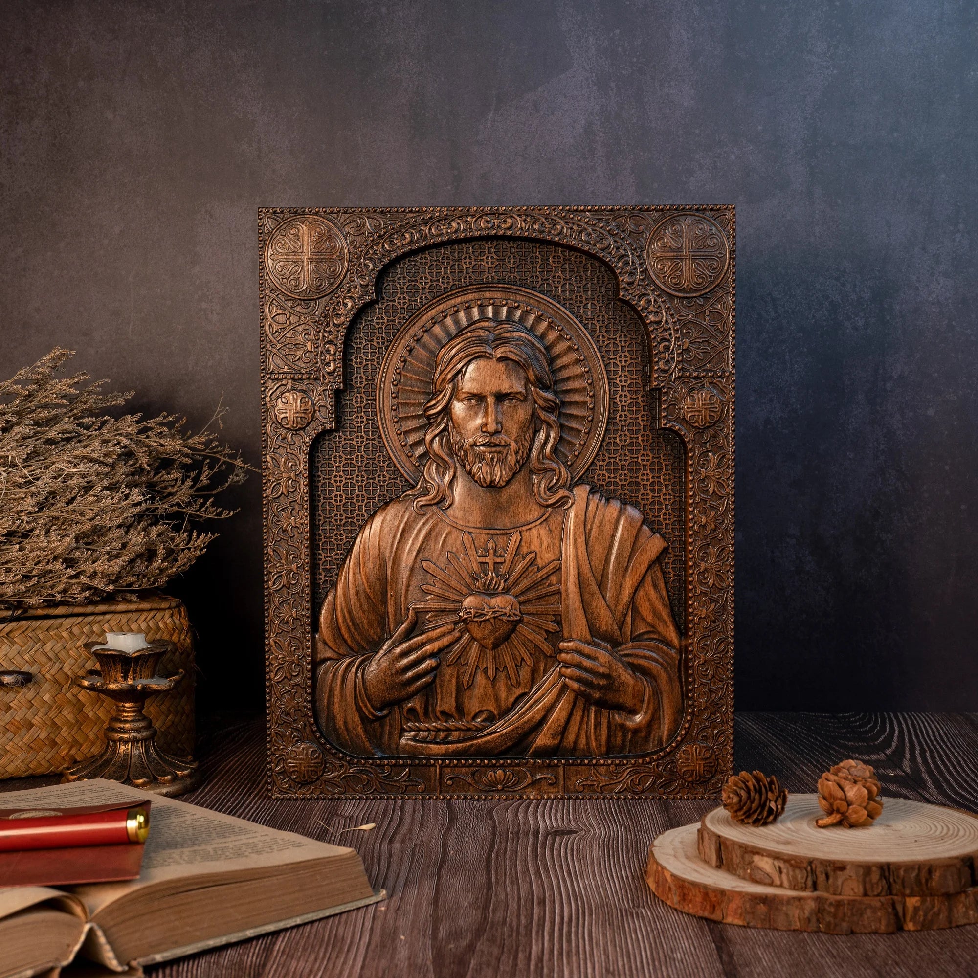 Icono del Sagrado Corazon de Jesus en Madera — detalle de madera de cerca