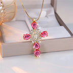 Collar Cruz de la Virgen de Guadalupe con Circonias sobre superficie de madera — presentacion del producto