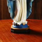 Estatua de Nuestra Senora de la Gracia en Resina — accesorio de fe y devocion