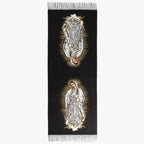 Chal Devocional Virgen de Guadalupe sobre superficie de madera — presentacion del producto