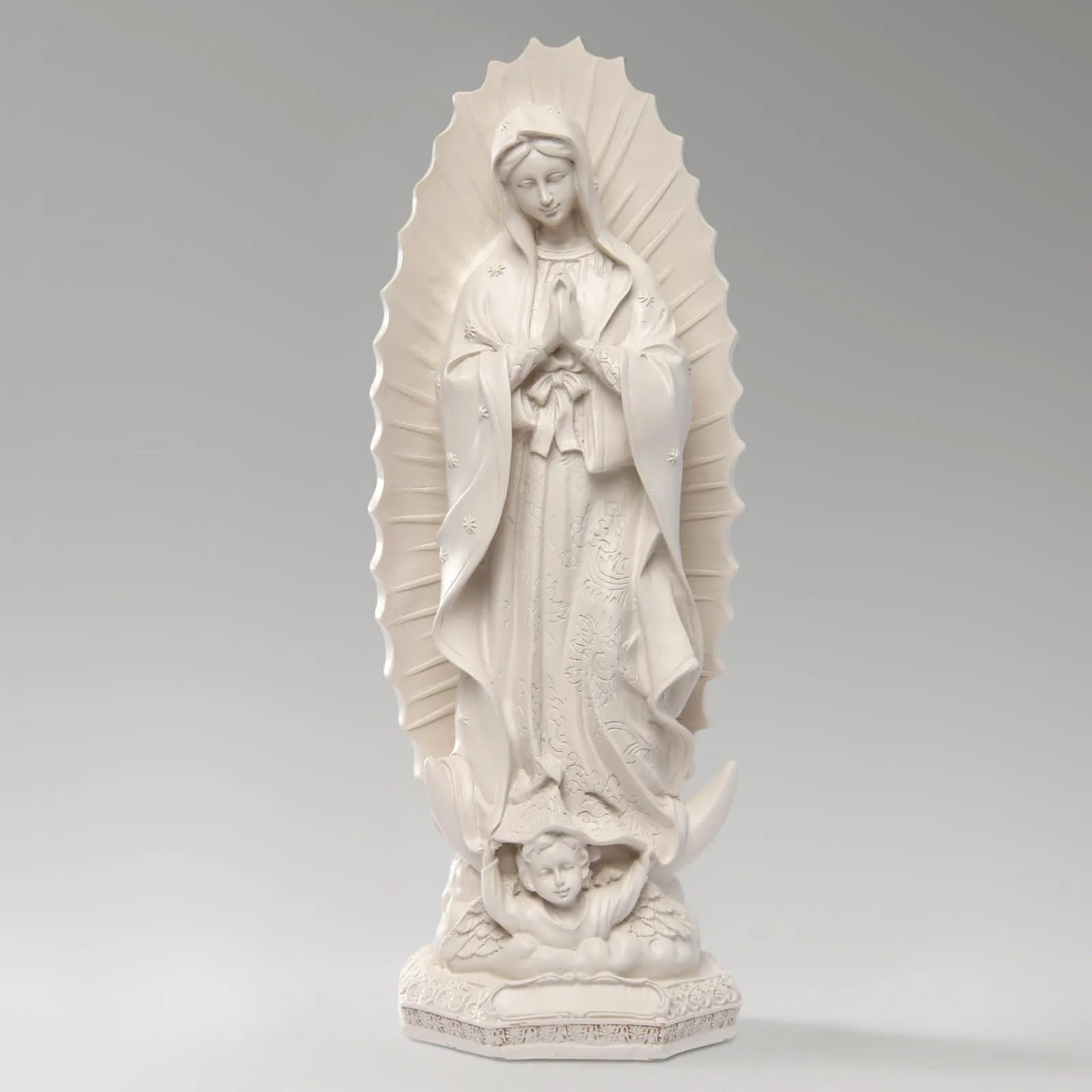 Estatua de la Virgen de Guadalupe en Resina