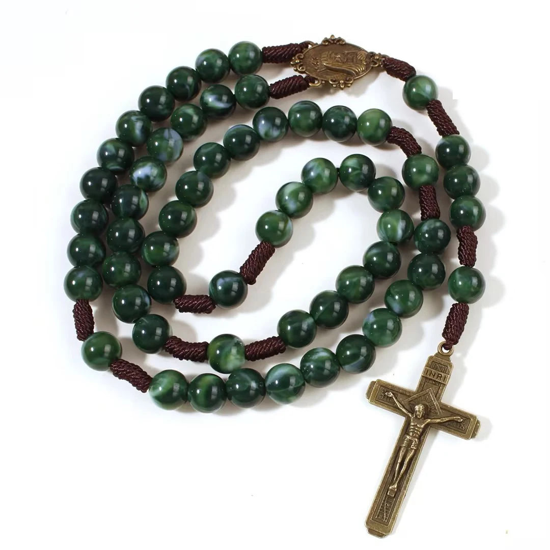 Rosario de Piedra Verde con Crucifijo de Bronce
