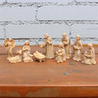 Conjunto de Nacimiento en Resina: Simbolo de Fe y Luz en mano — pieza devocional de resina devocional
