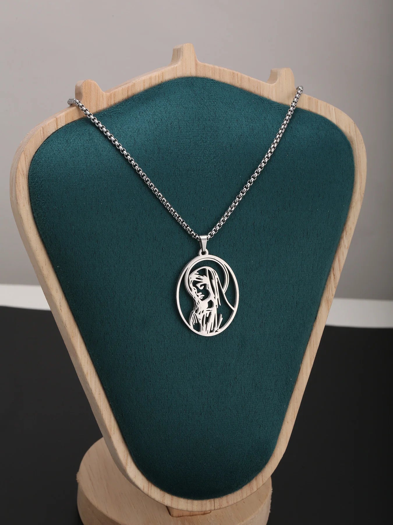 Collar clásico con colgante de la Virgen María para hombres, adecuado para mujeres, joyería de collar de la Virgen María católica de acero inoxidable