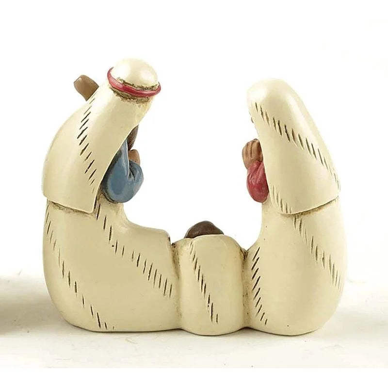 Escena del Nacimiento en Resina: Fe y Belleza en Cada Detalle en mano — pieza devocional de resina devocional