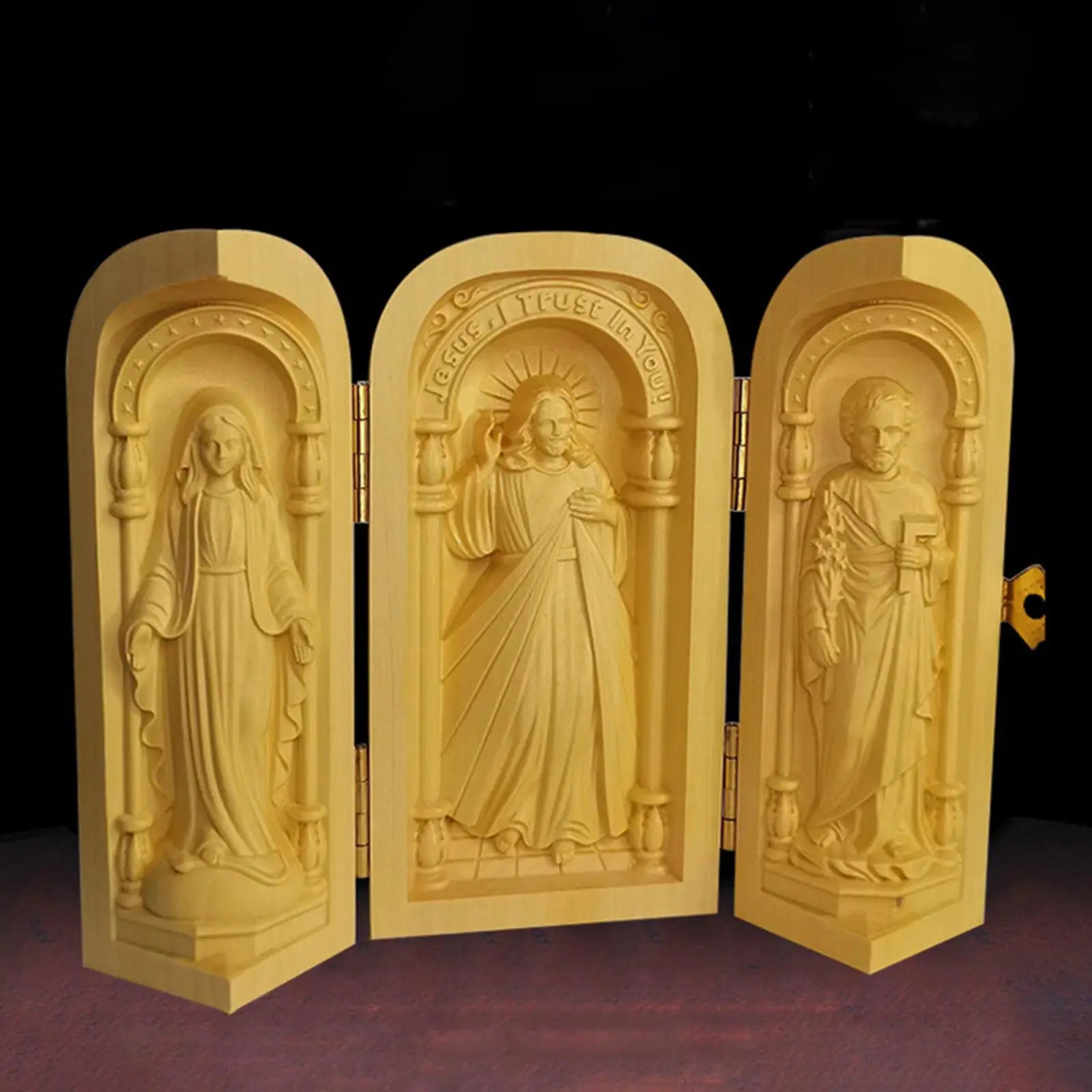 Altar de Oracion en Madera - Sagrada Familia en Relieve en mano — pieza devocional de madera devocional
